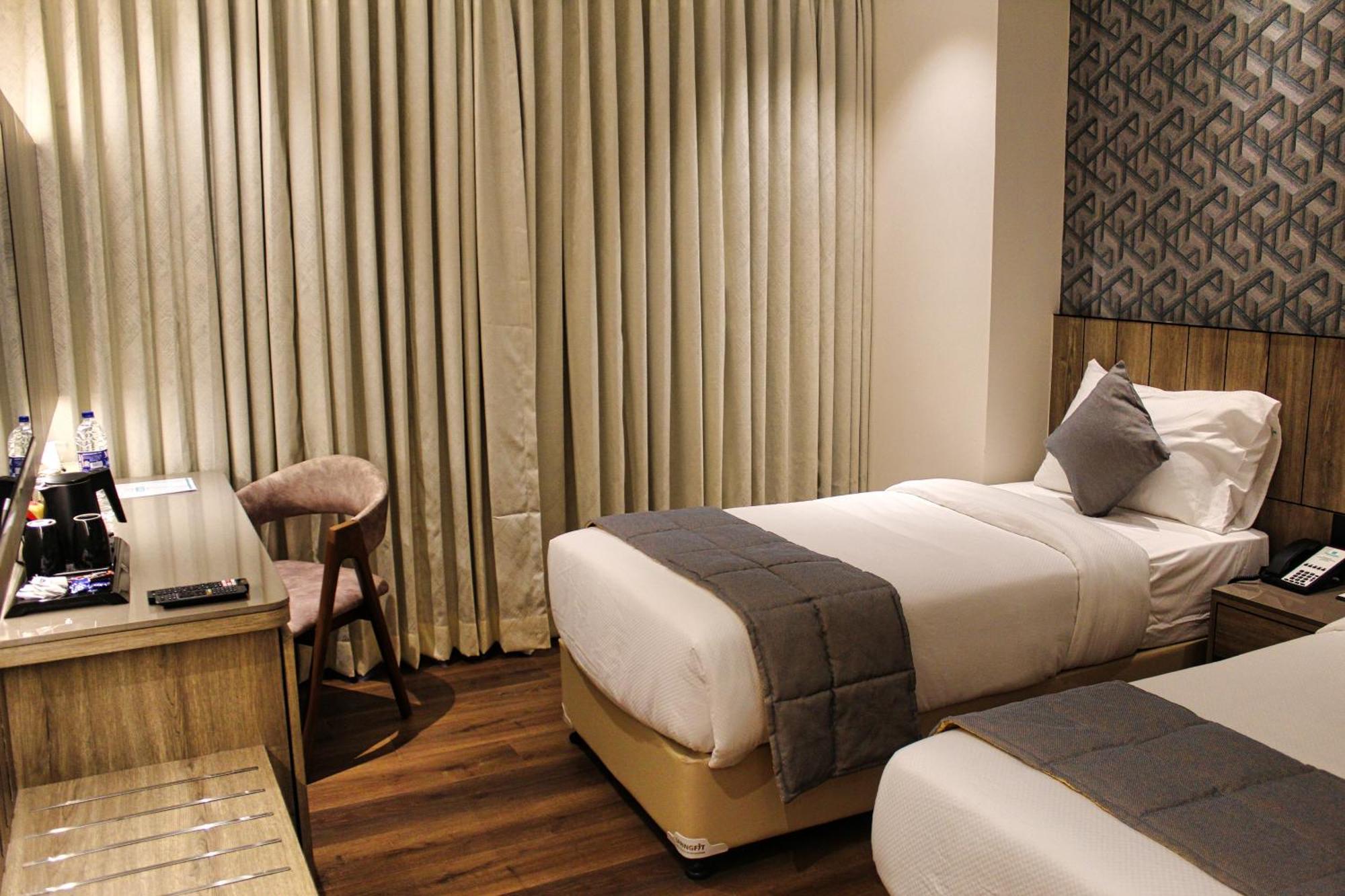 Maxxvalue Midc - Andheri 3*